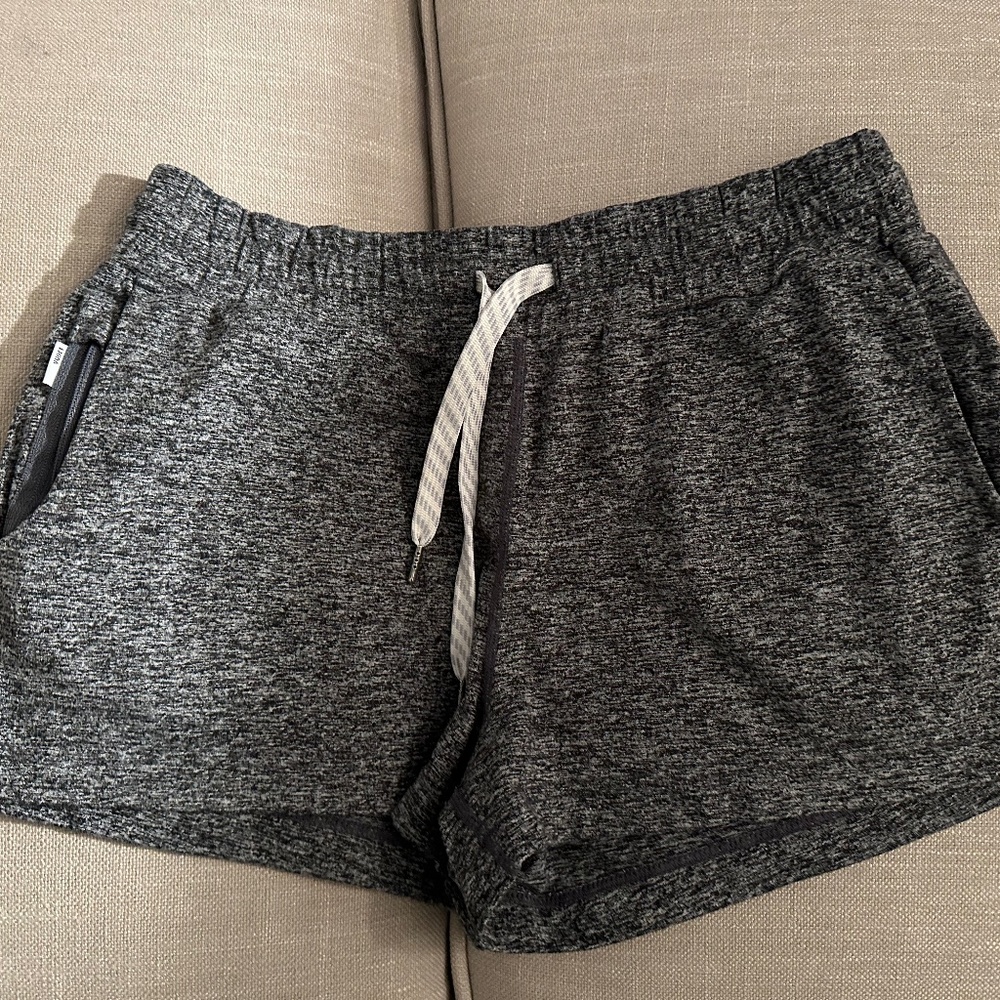 Vuori Shorts